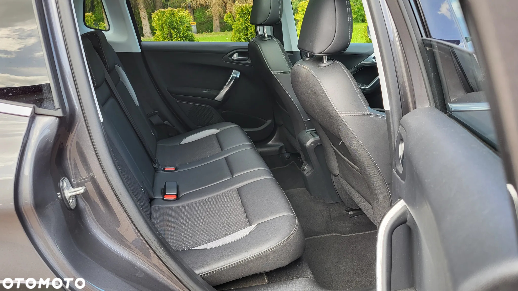 Peugeot 2008 1.6 BlueHDi Allure - 10