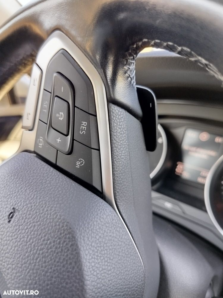 Volkswagen Passat - 19