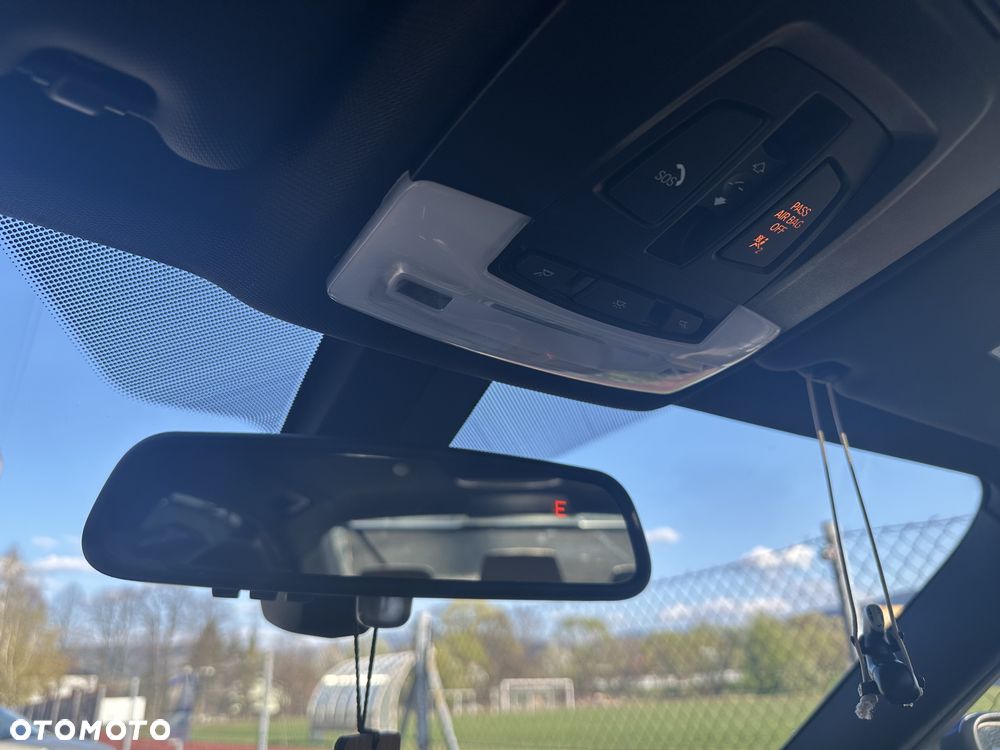 BMW Seria 3 328i Luxury Line - 32