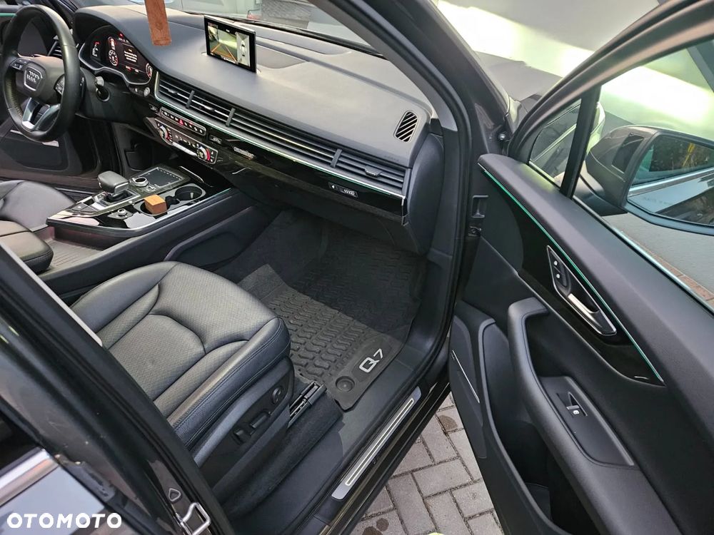 Audi Q7 3.0 TFSI Quattro Tiptronic - 24