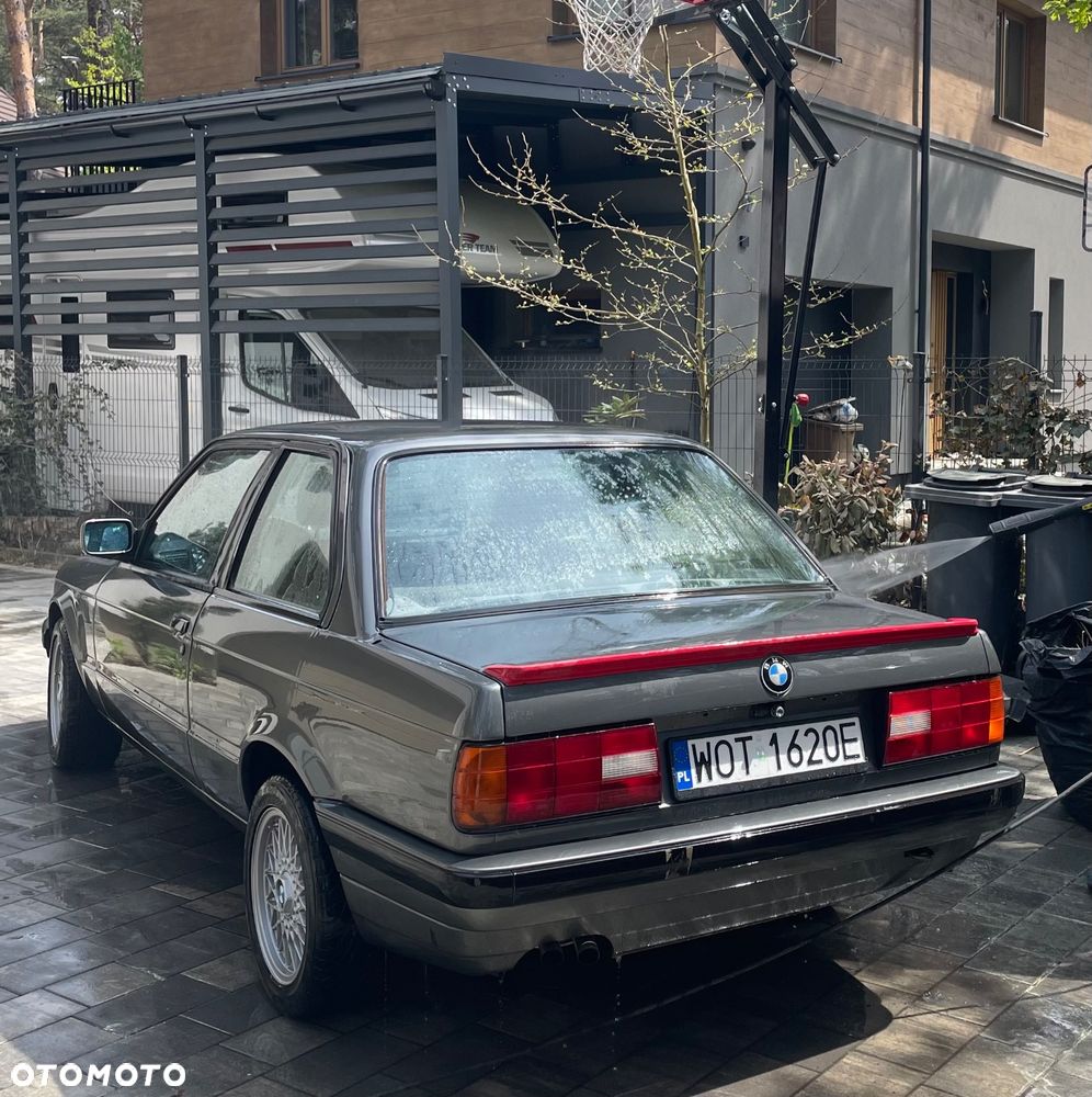 BMW Seria 3 325i - 4
