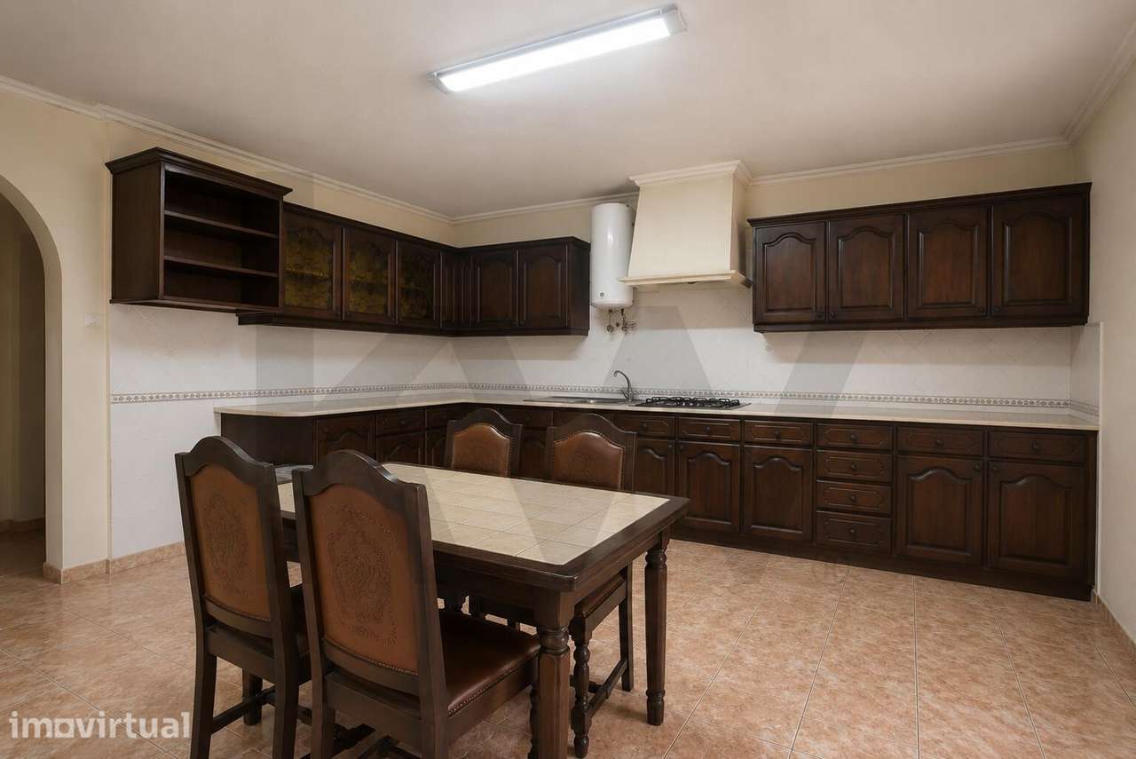 Conjunto de 2 edifícios com grande potencial | Investimento | Algeruz - Grande imagem: 3/21