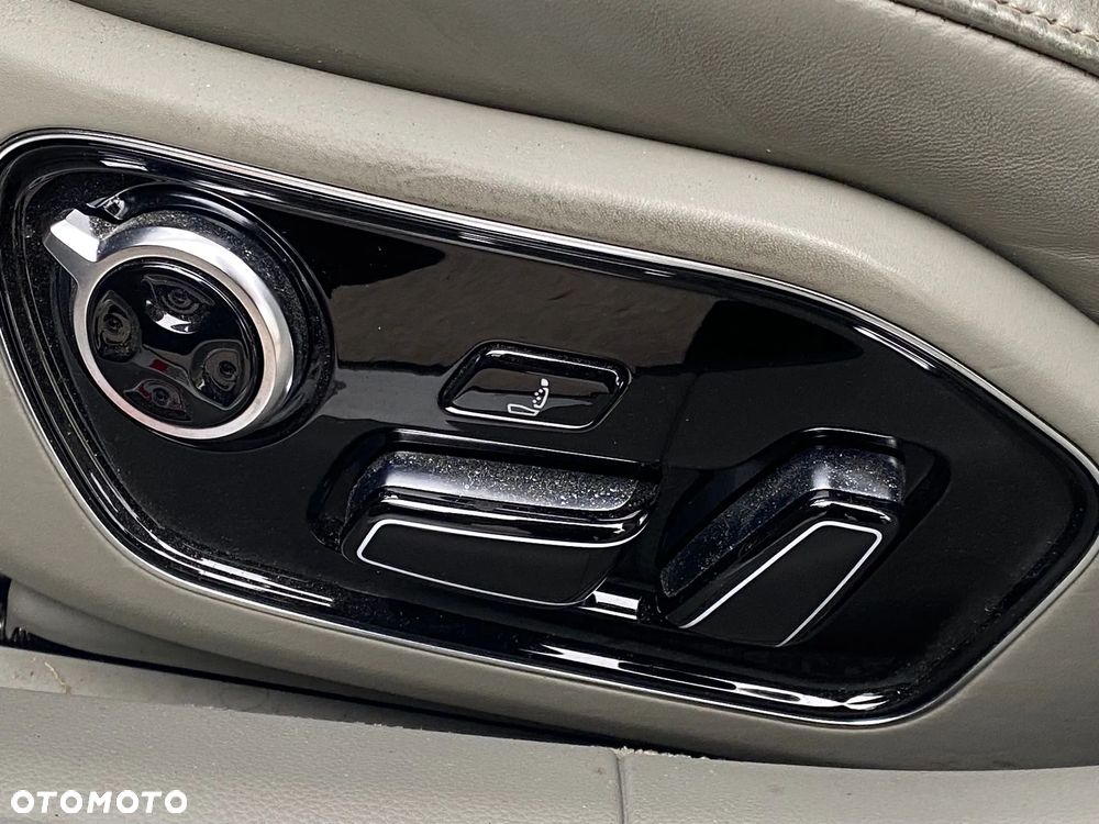 Audi S8 Plus - 25