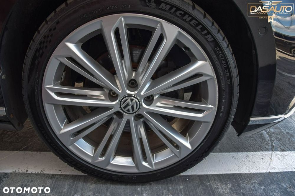 Volkswagen Passat - 38