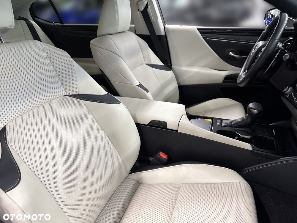 Lexus ES 300h Business Edition - 28