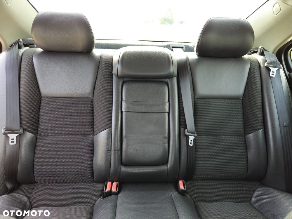 Volvo S60 2.4D5 Momentum - 16