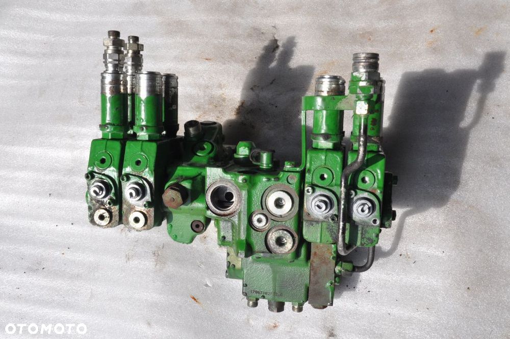 ROZDZIELACZ HYDRAULICZNY SEKCJA JOHN DEERE 6215R 6155R NR 17063102732-0/23469 - 2