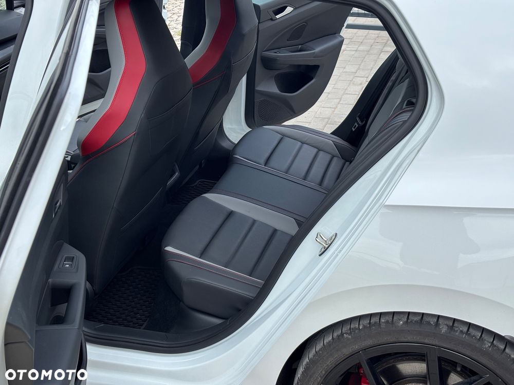 Volkswagen Golf - 10