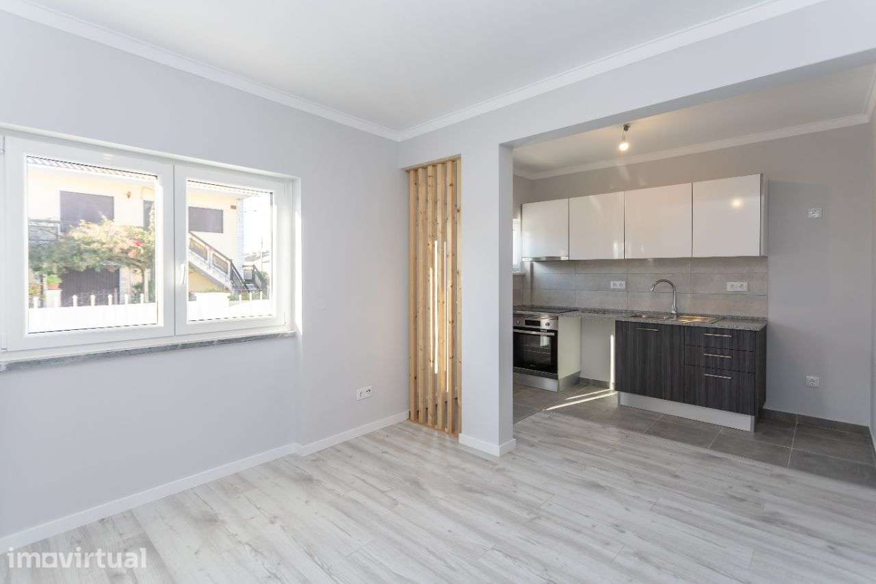 Arrendo Apartamento T2 remodelado - Foros de Amora, Seixal – 850 Eur - Grande imagem: 2/17
