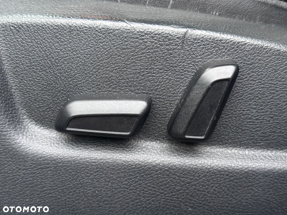 Skoda Superb 2.0 TDI DSG Exclusive - 27