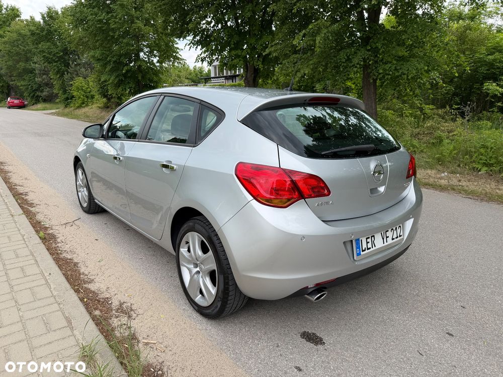 Opel Astra 1.4 Turbo - 11