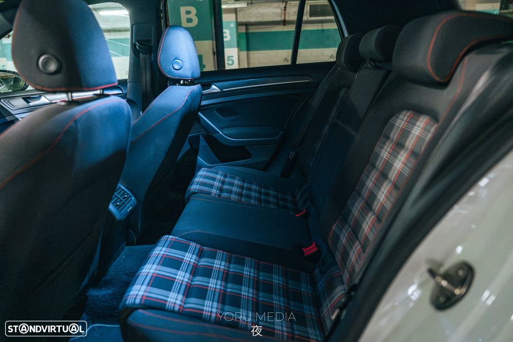 VW Golf - 13