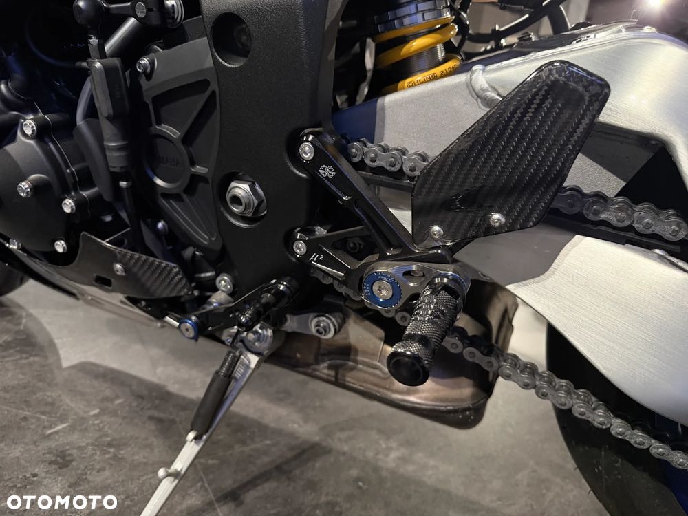 Yamaha R1 - 19