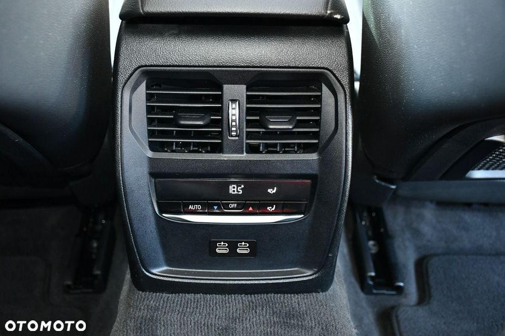 BMW Seria 3 320d mHEV - 34