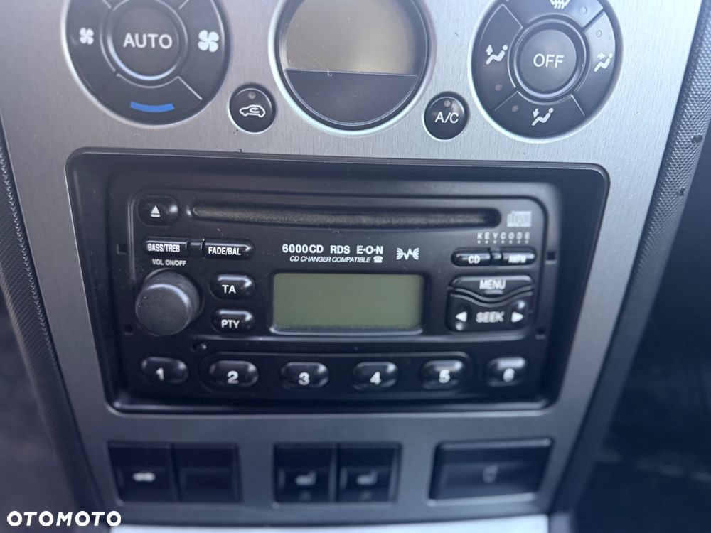 Ford Mondeo 2.0 Ghia - 11