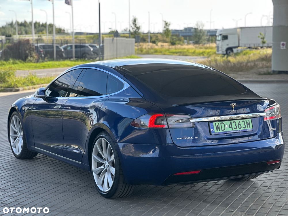 Tesla Model S - 4