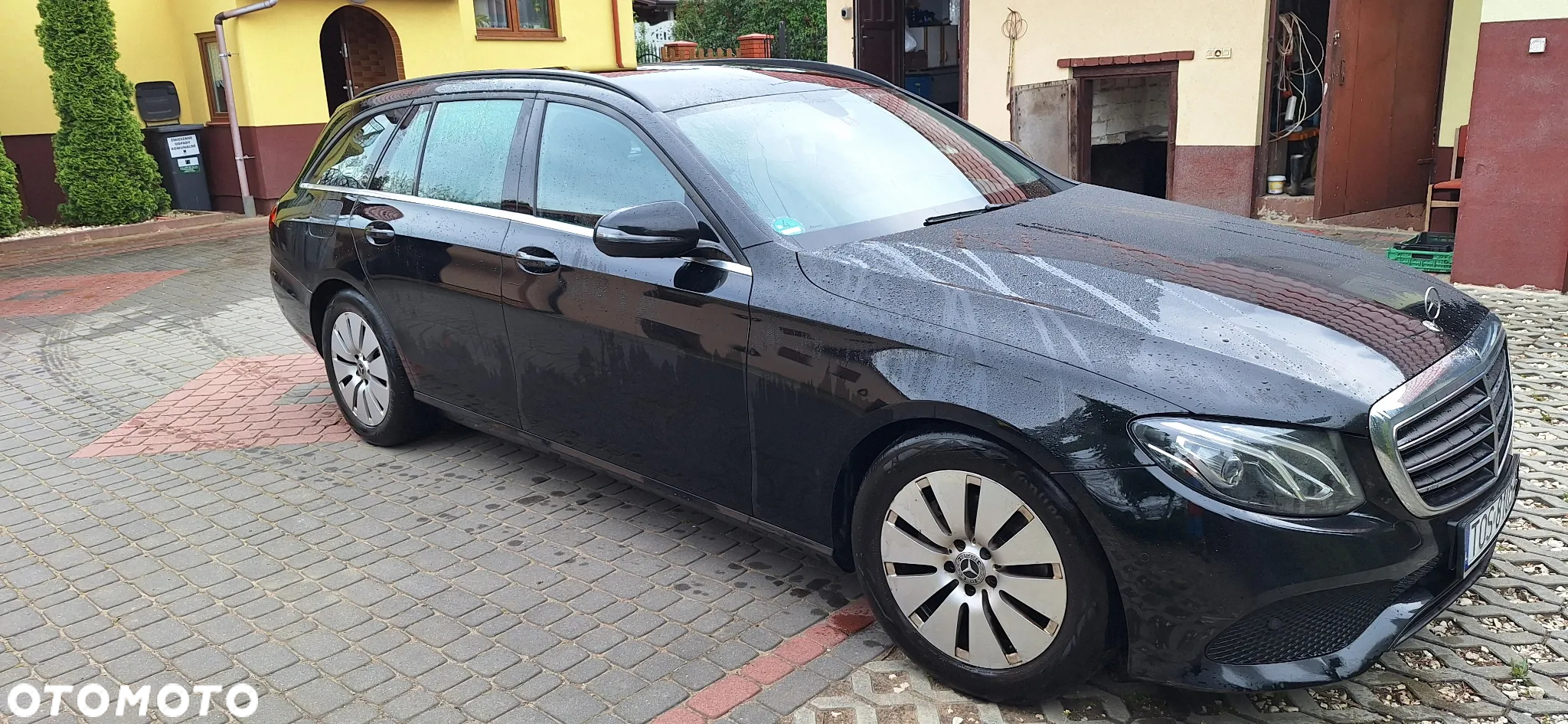 Mercedes-Benz Klasa E 220 d 4Matic T 9G-TRONIC - 2