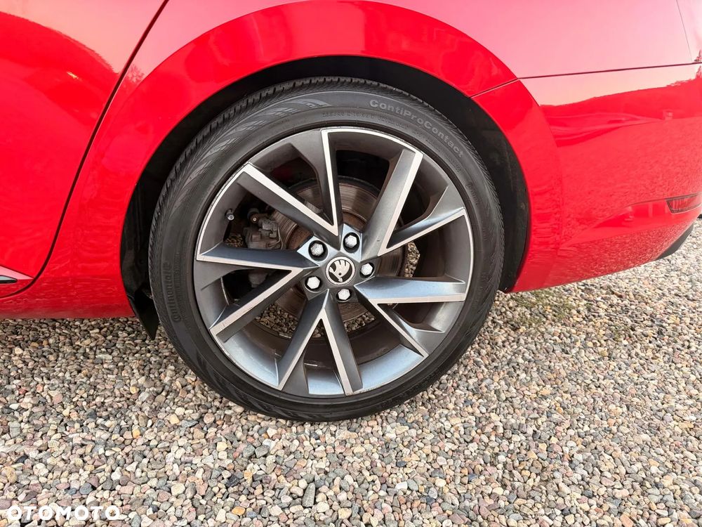 Skoda Superb 2.0 TDI Sportline - 38