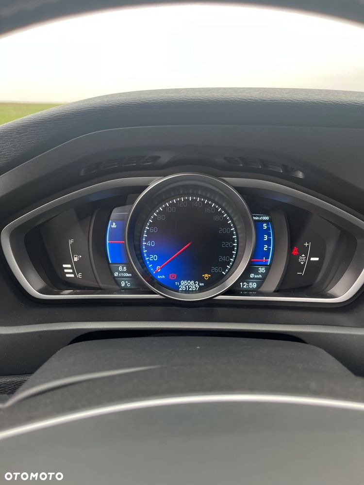 Volvo V40 D2 R-Design - 20