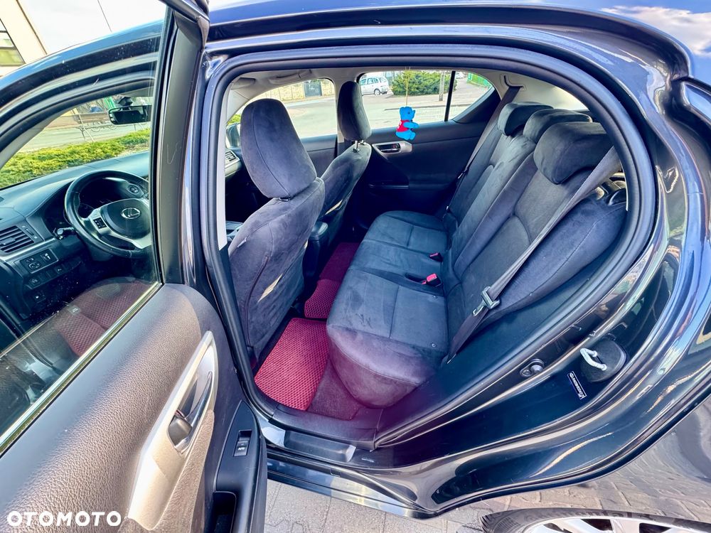 Lexus CT - 7