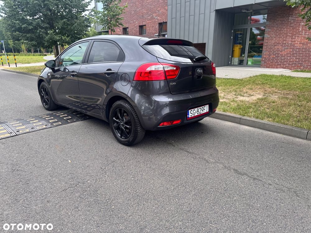 Kia Rio 1.4 Fifa World Cup Edition - 4