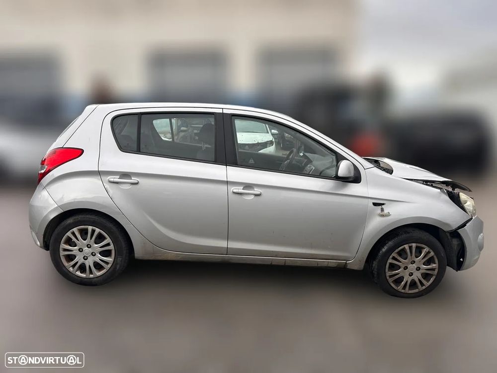 HYUNDAI i20 I Hatchback (PB) 1.4 CRDi Diesel 75 cv  55 kW 2008 - 2012 D4FC para peças - 1