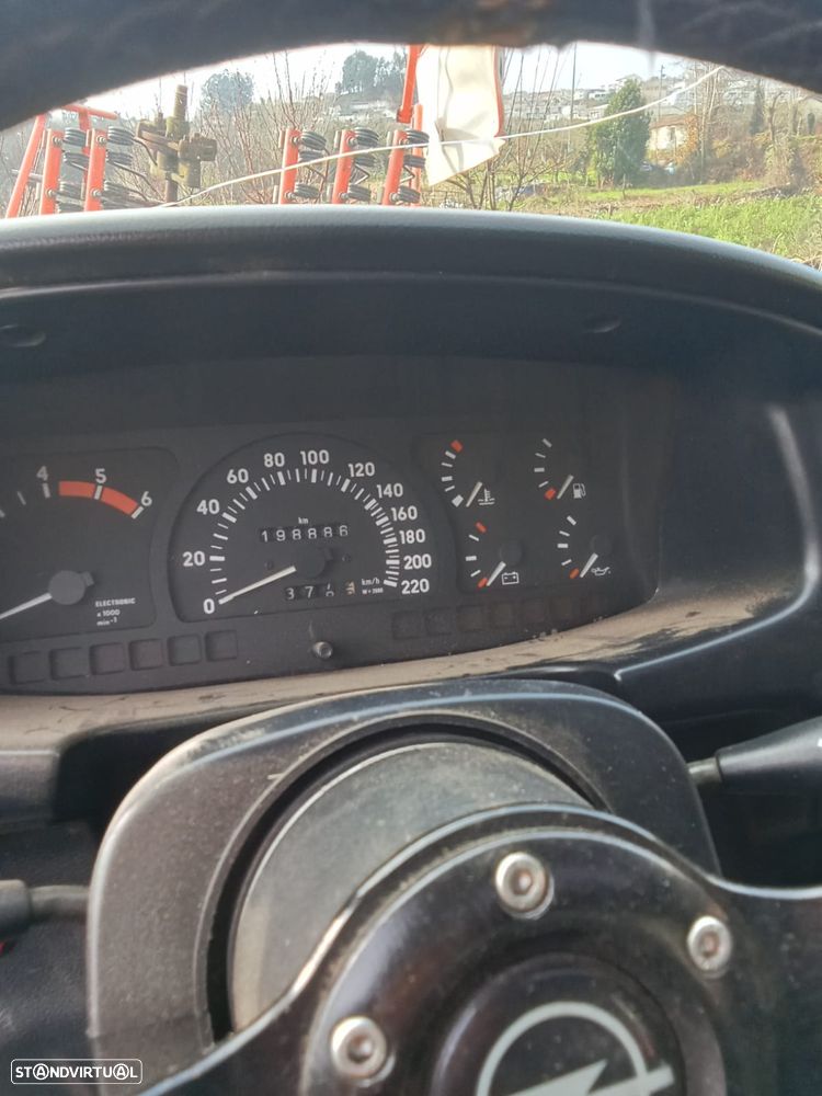 Opel Frontera 2.5 TD Sport - 1