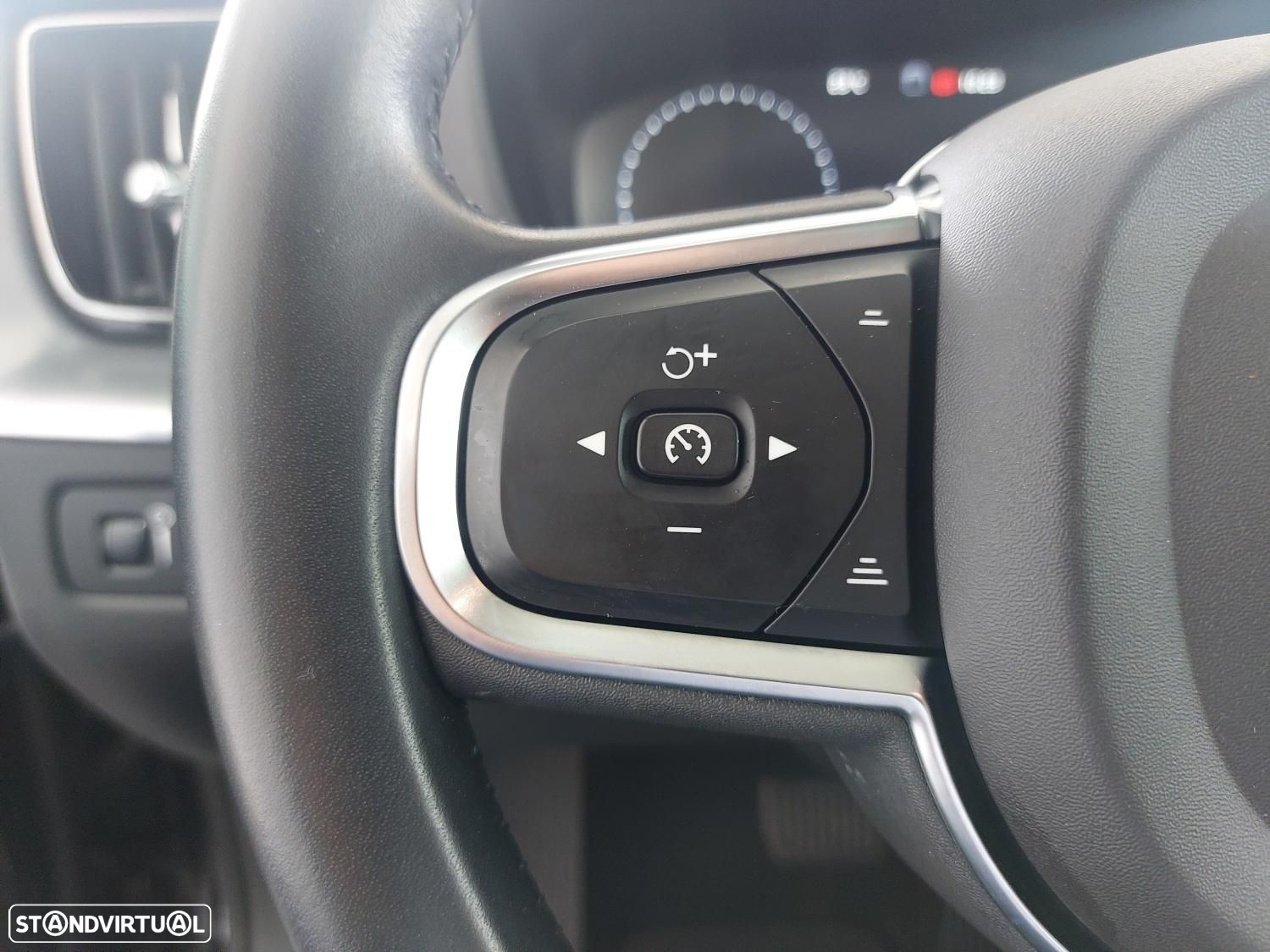 Volvo XC 60 2.0 T8 PHEV Momentum AWD - 26