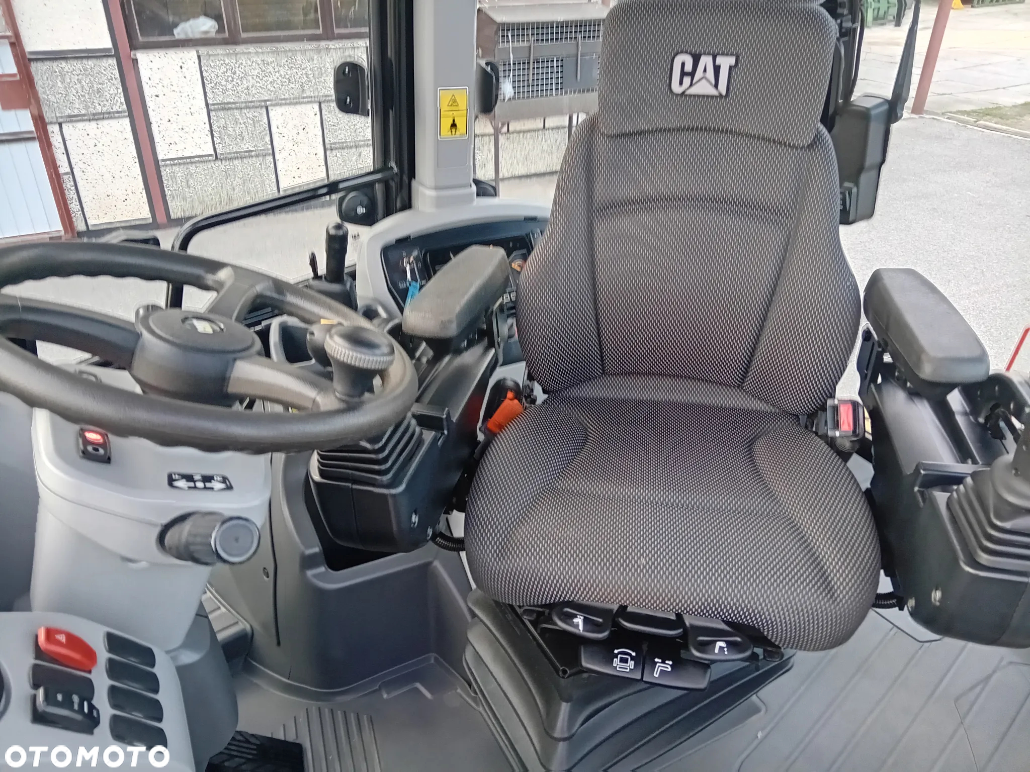 Caterpillar 444 - 9