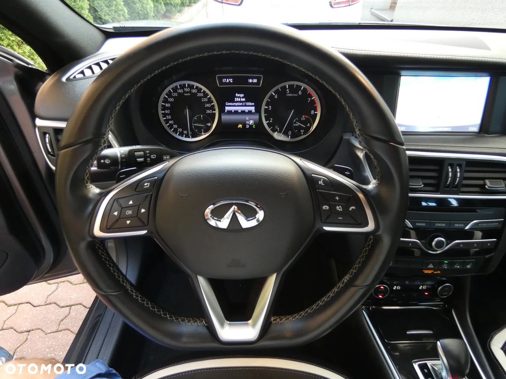 Infiniti Q30 1.6t Premium Tech 7DCT - 25