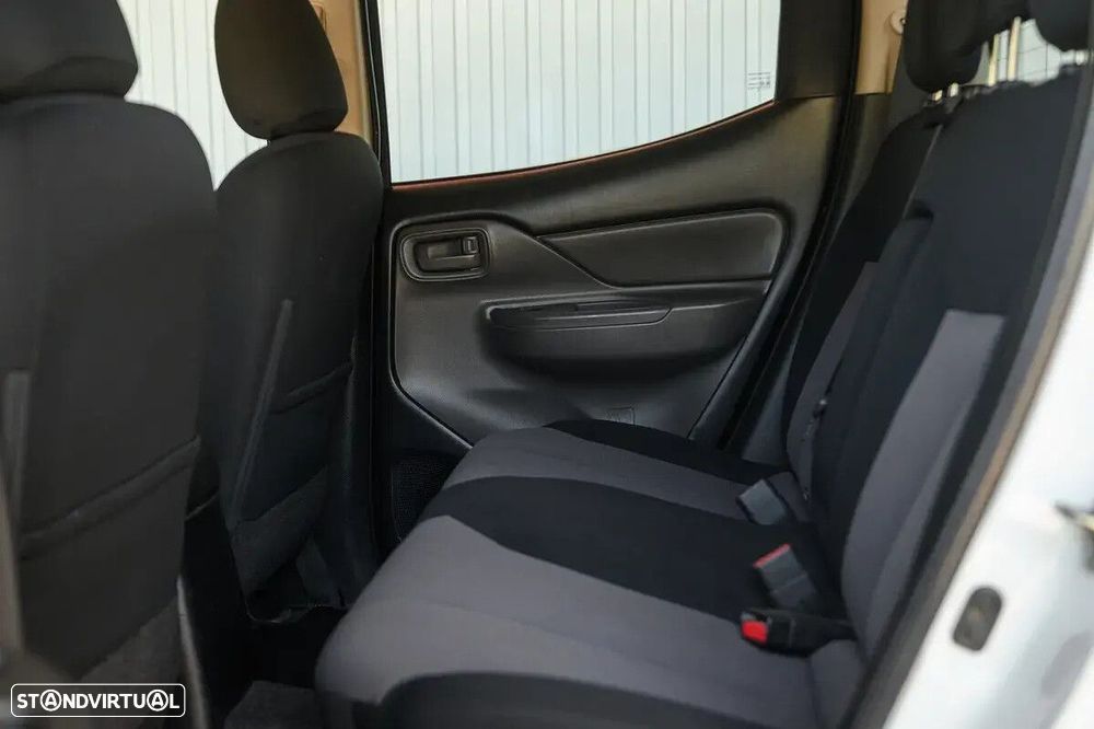 Mitsubishi L200 2.4 DI-D CD Invite 4WD - 28