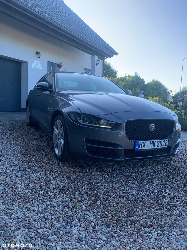 Jaguar XE - 10