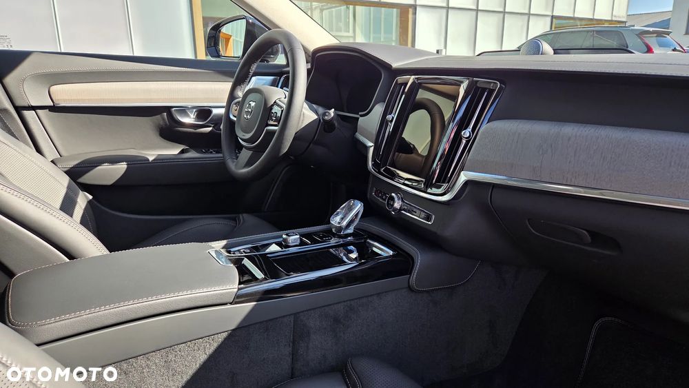 Volvo V90 T6 AWD Plug-In Hybrid Ultra Dark - 13