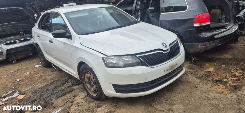 Capota motor / are mici defecte de la pietre / Skoda Rapid 2 2015 / alba - 3