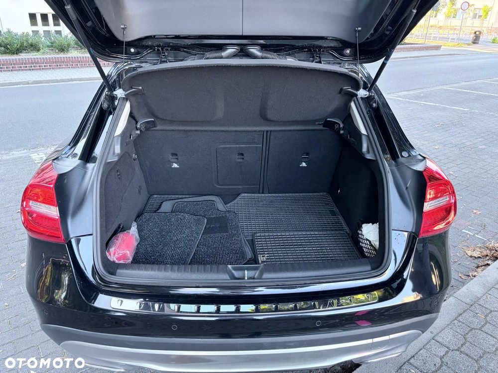 Mercedes-Benz GLA - 21