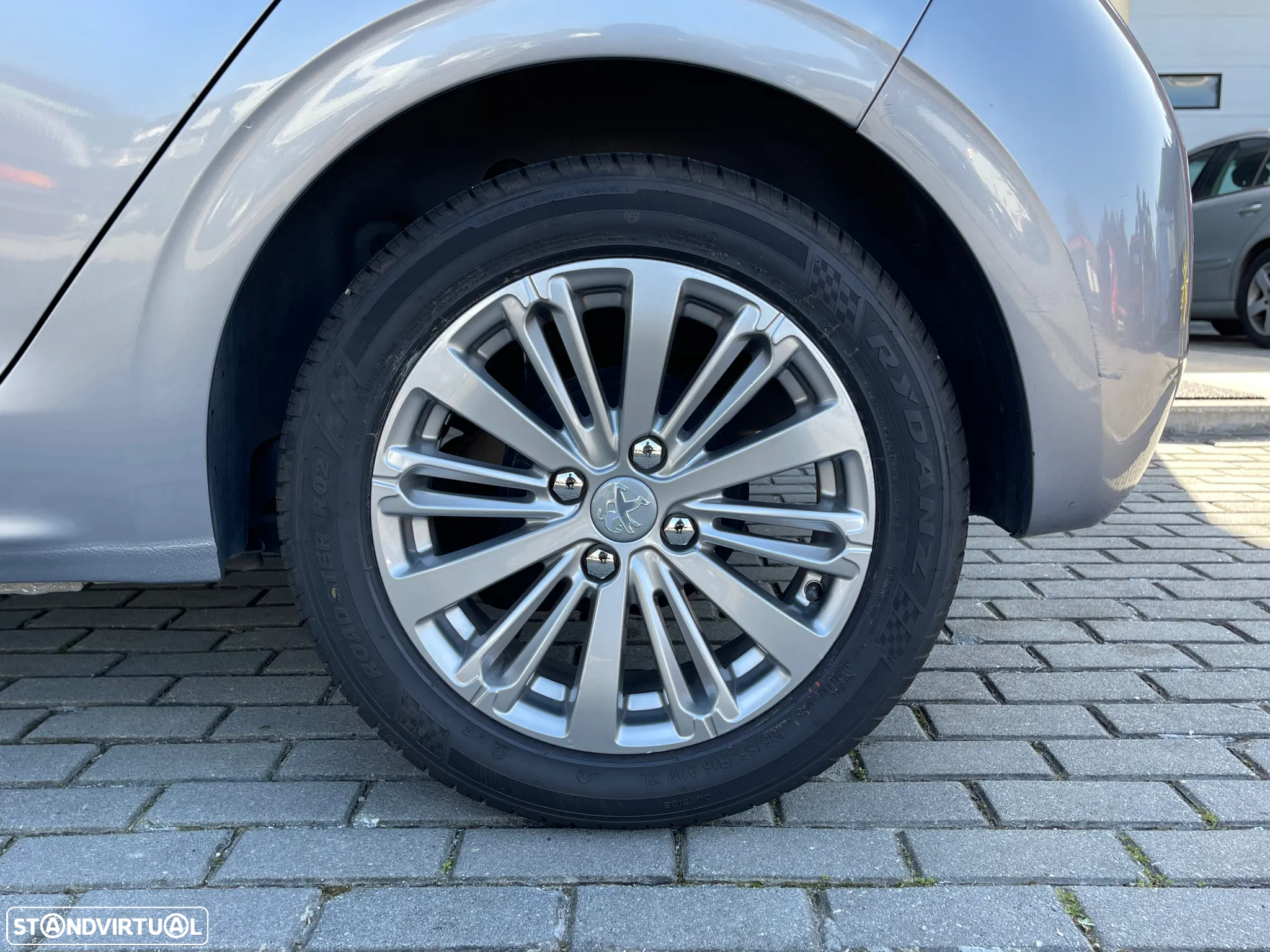 Peugeot 208 1.2 PureTech Signature - 15