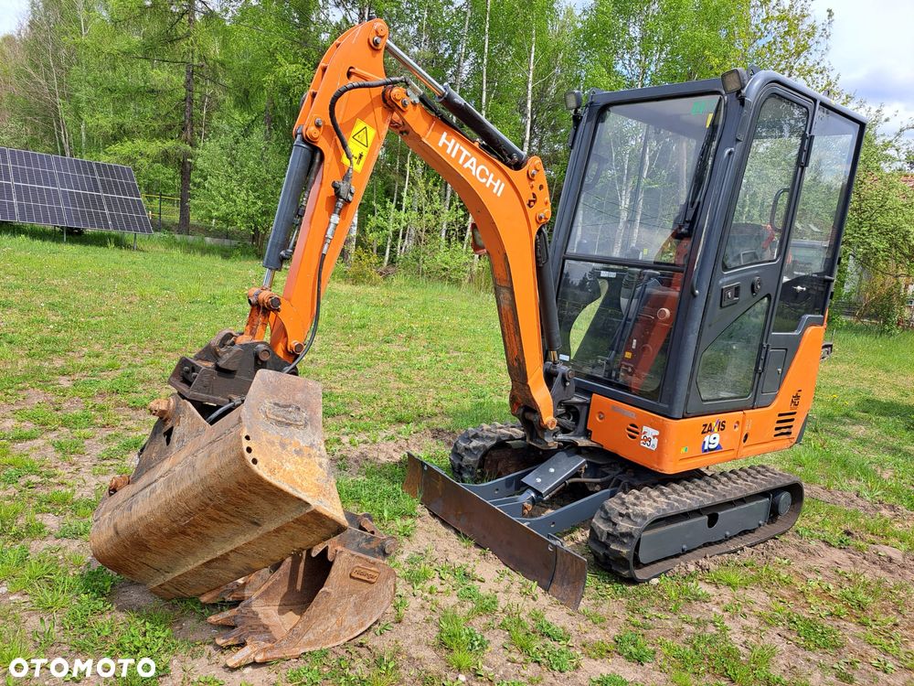 Hitachi ZX19-6CR - 10