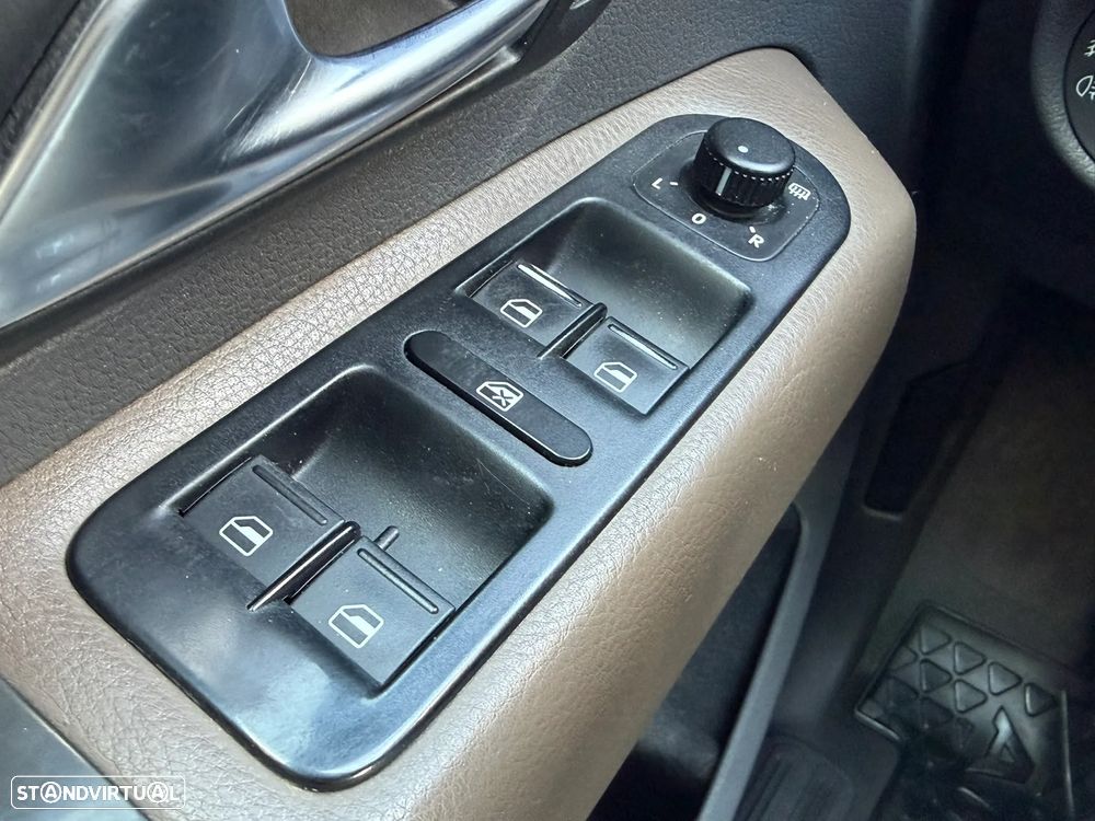VW Amarok 2.0 BiTDI Auto Highline - 15