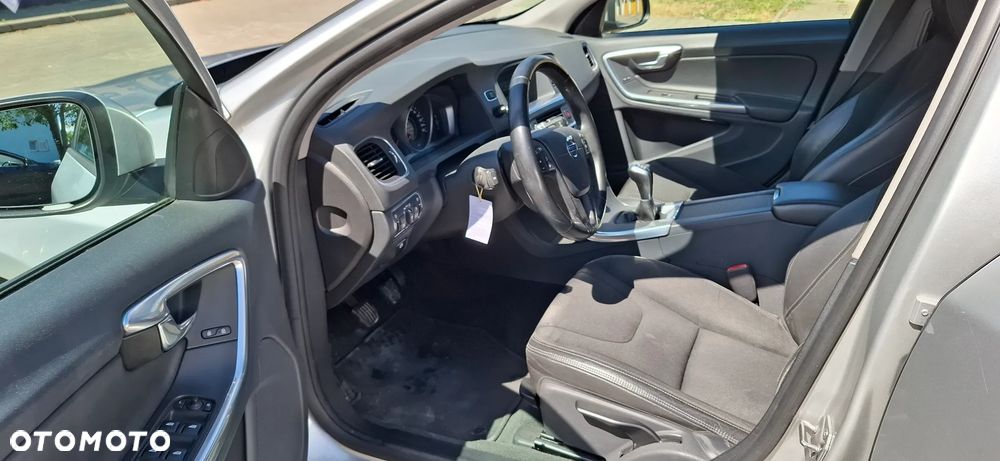 Volvo V60 D2 Summum - 10