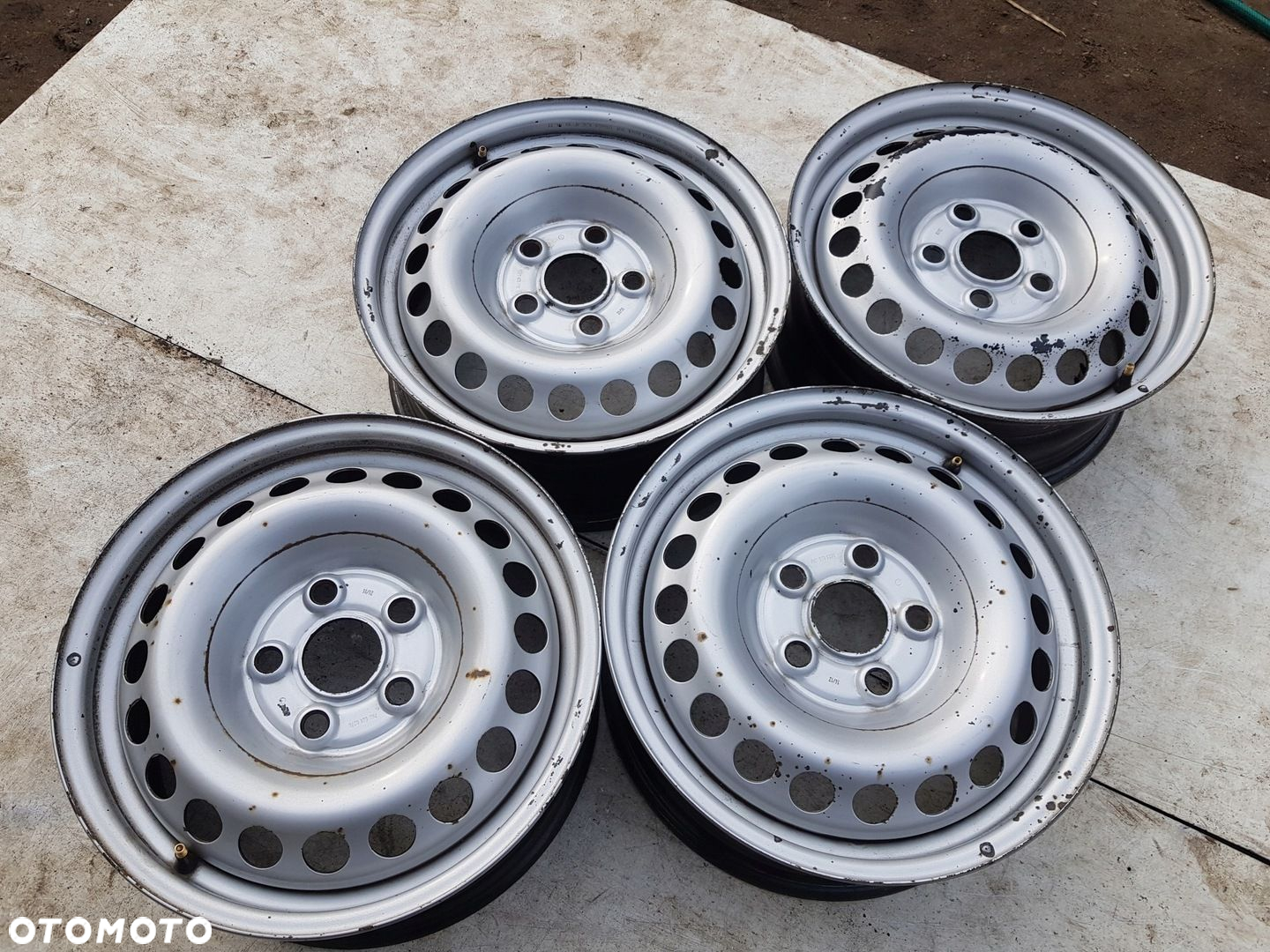 4 Felga stalowa Volkswagen OE 6.5" x 16" 5x120 ET 51 - 3