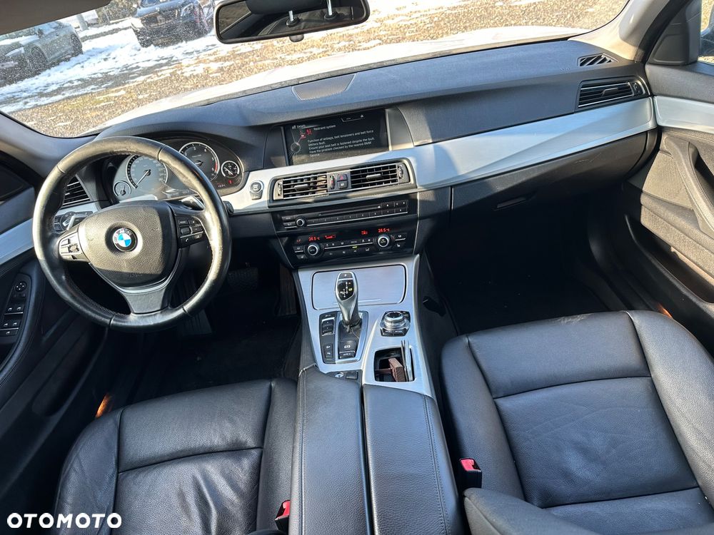 BMW Seria 5 525d xDrive Sport-Aut - 9