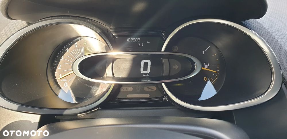 Renault Clio 1.2 16V Limited Plus - 29