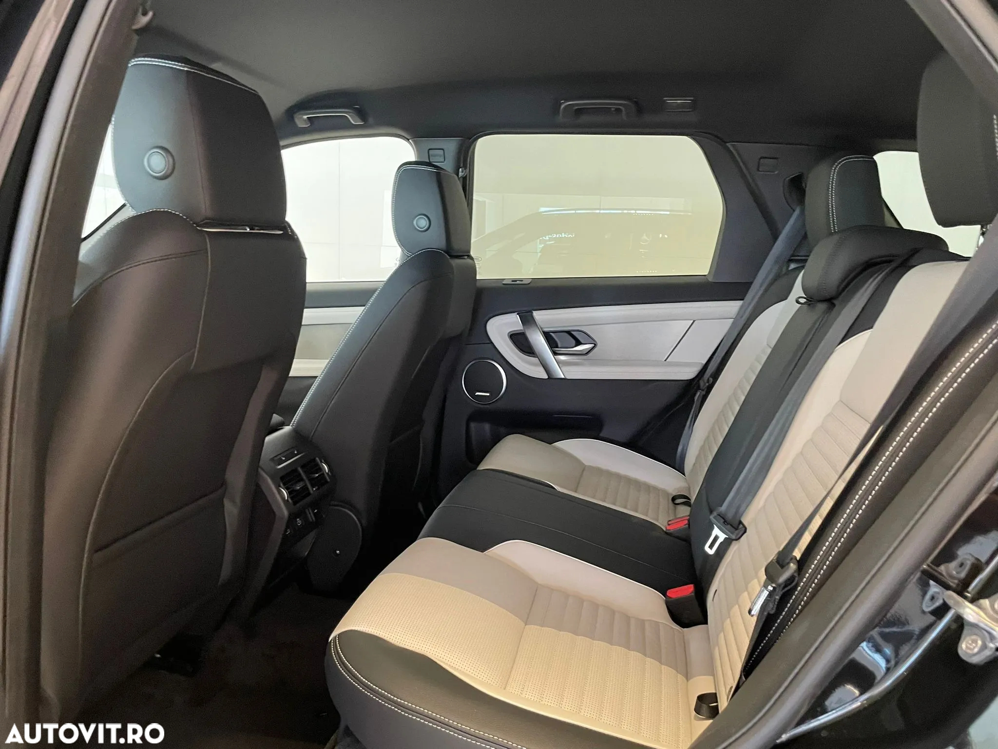 Land Rover Discovery Sport 2.0 D165 R-Dynamic MHEV SE - 9