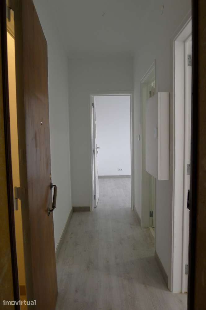 T1 Renovado em Moscavide | Luminoso e Bem Localizado - Grande imagem: 2/14
