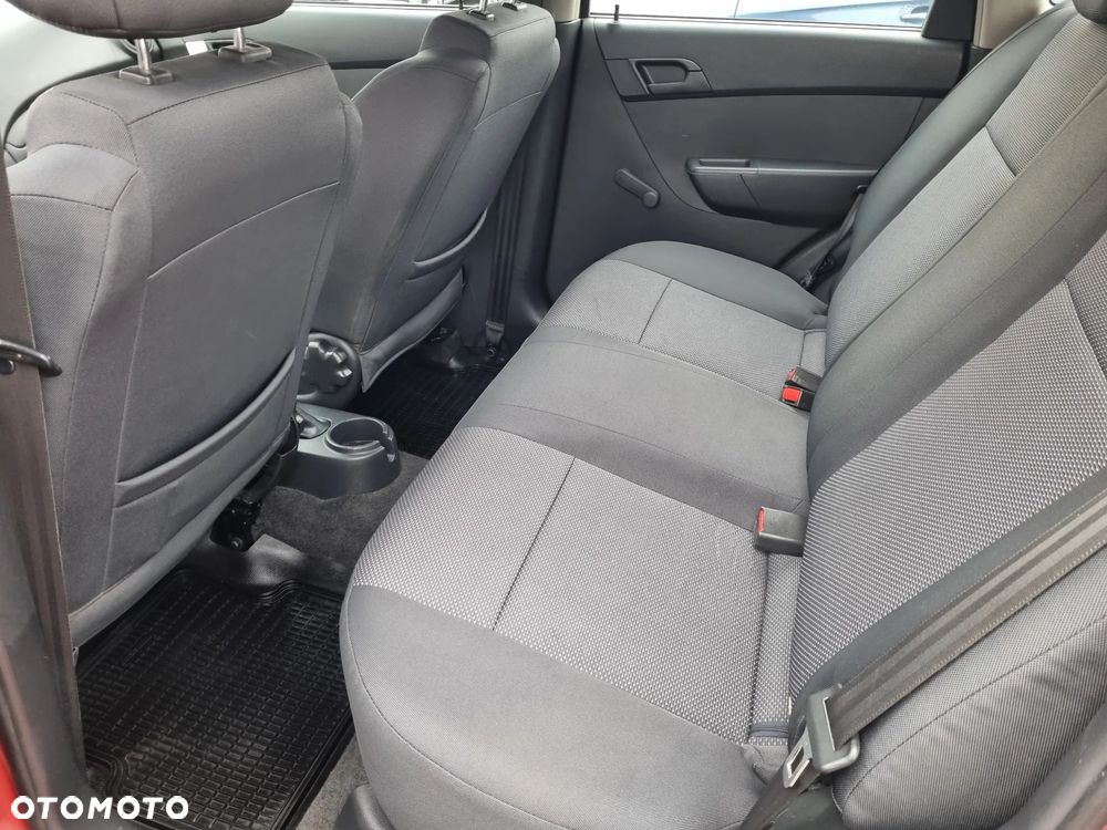 Chevrolet Aveo 1.2 16V Base - 13