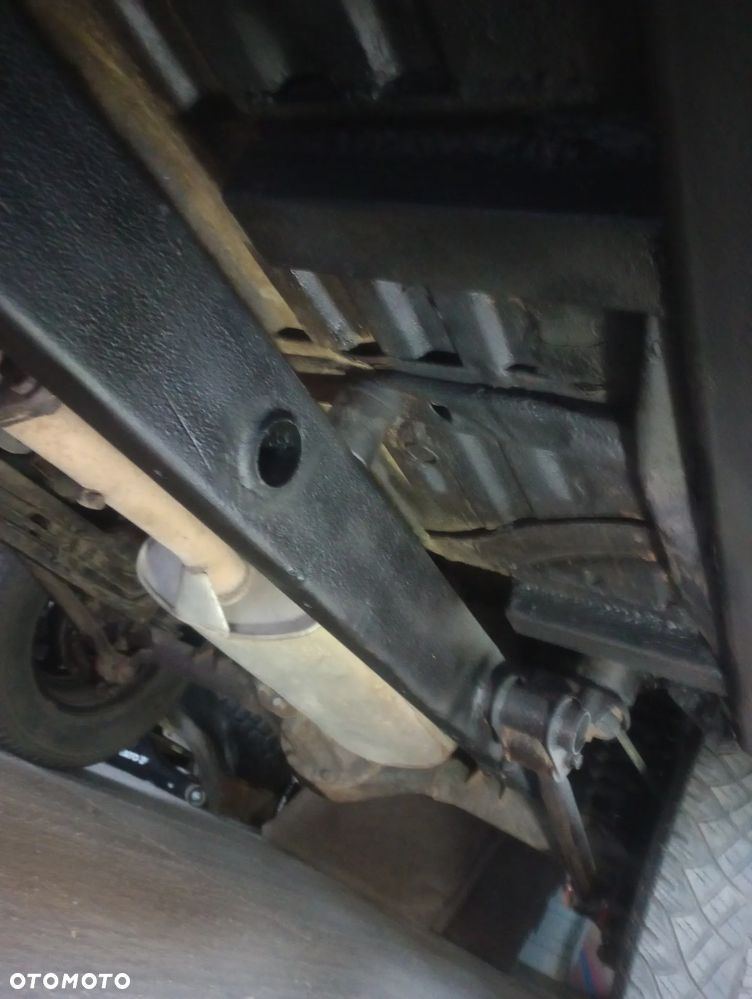 Suzuki Grand Vitara 2.5 V6 - 14