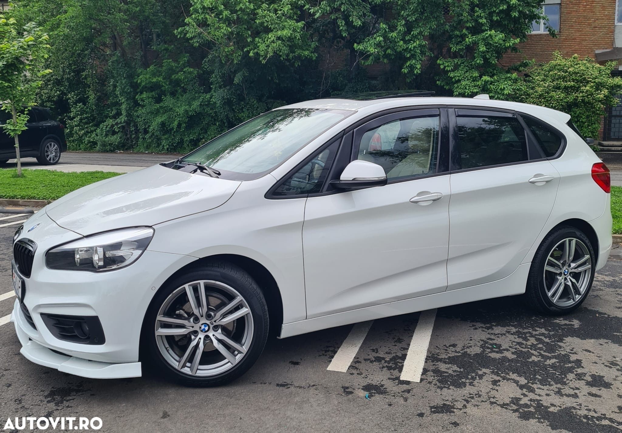 BMW Seria 2 216d Standard - 1