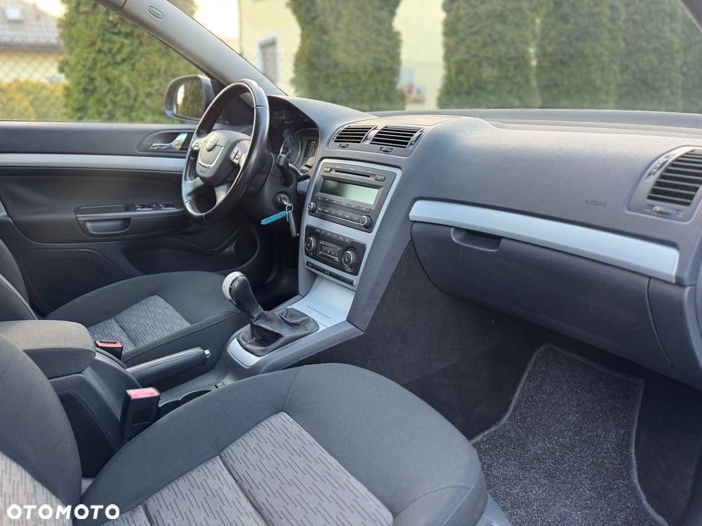 Skoda Octavia 1.6 TDI DPF Ambiente - 6