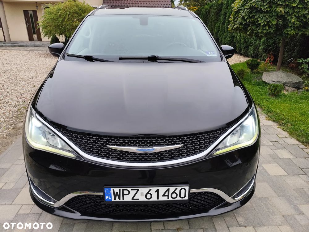 Chrysler Pacifica - 32