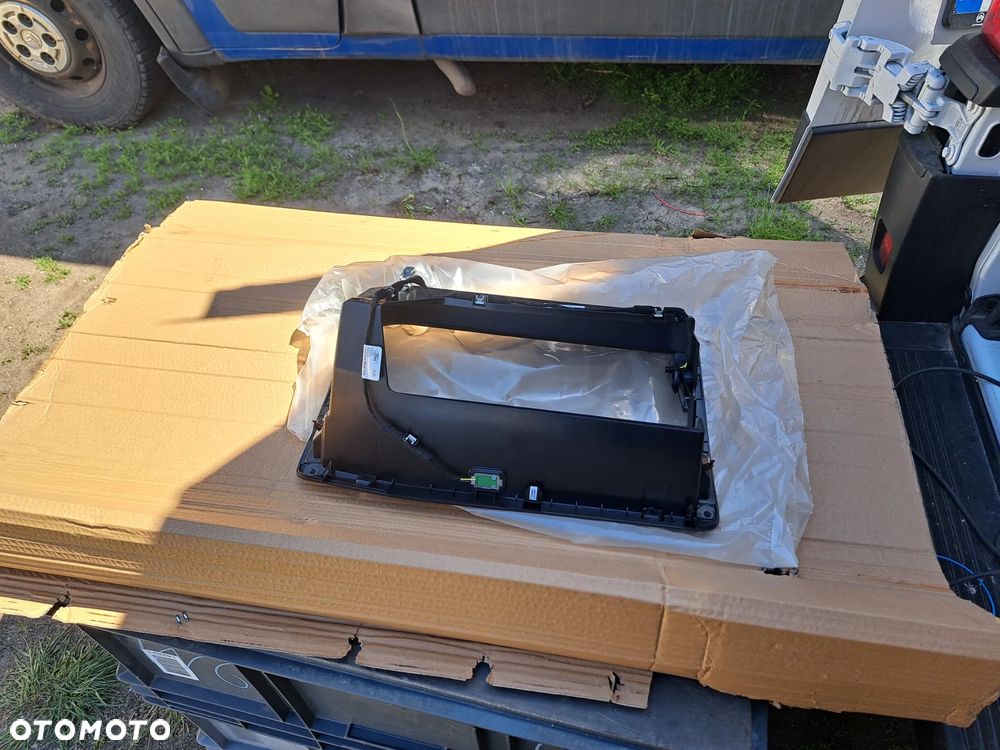 Schowek obudowa schowka prowadnica Ford Explorer VI MK-6 2407413 LB5Z-7804338-BB LB5B-S044B88-BE3ZHE LB5B-13A721-R30XD - 2